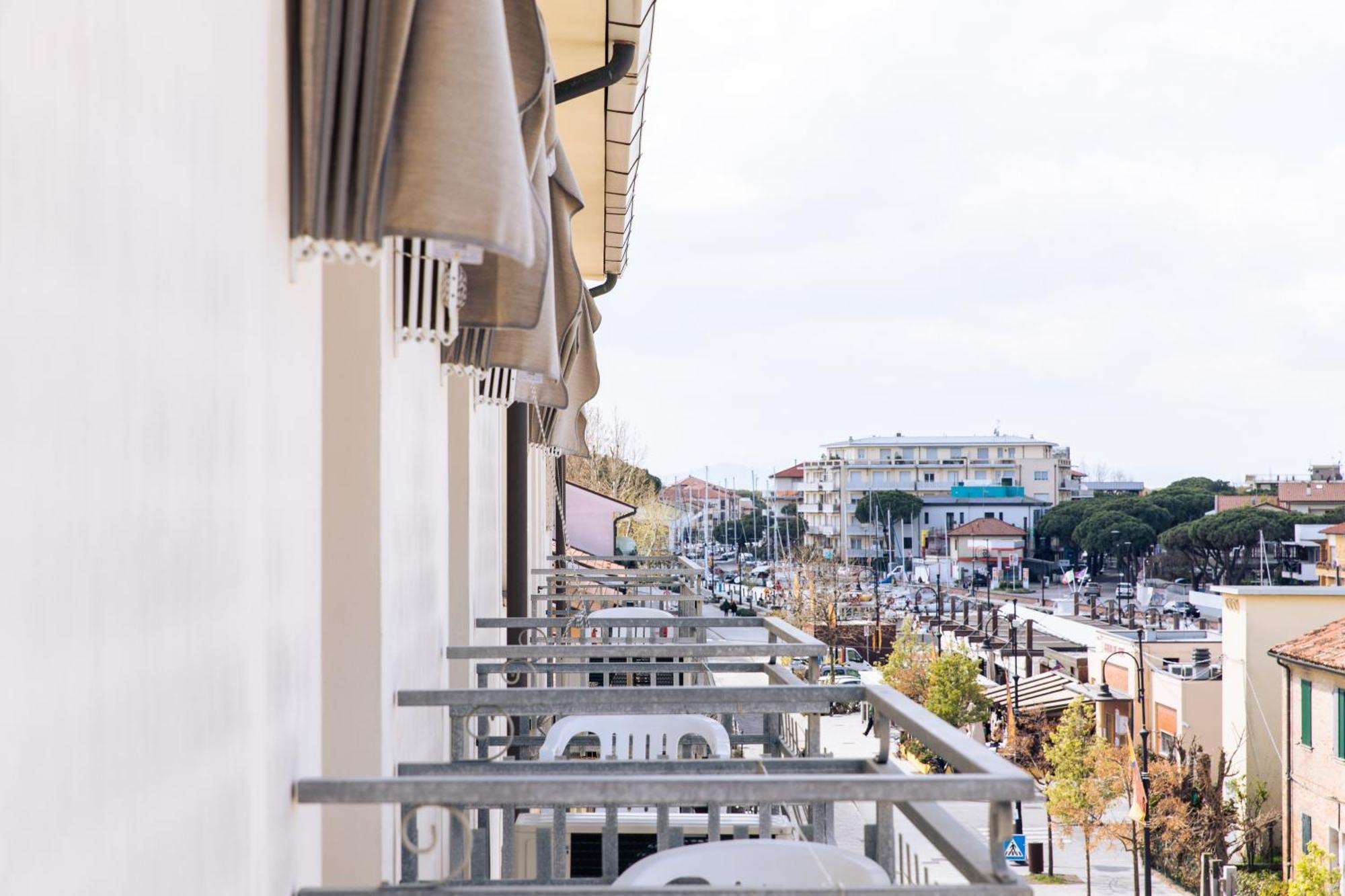 Hotel Al Faro Cervia Exterior foto