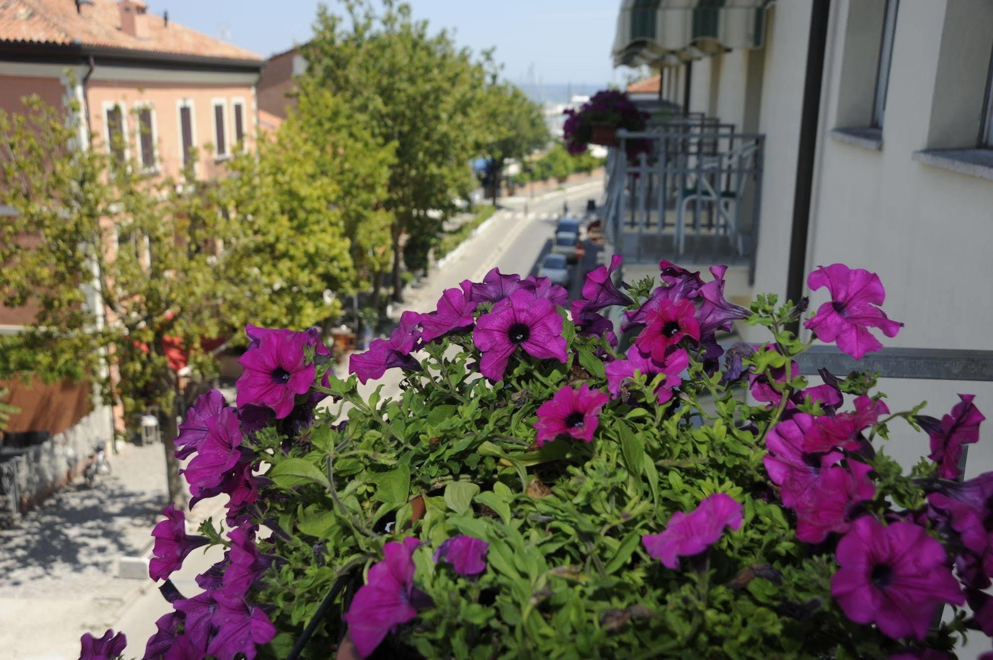 Hotel Al Faro Cervia Exterior foto